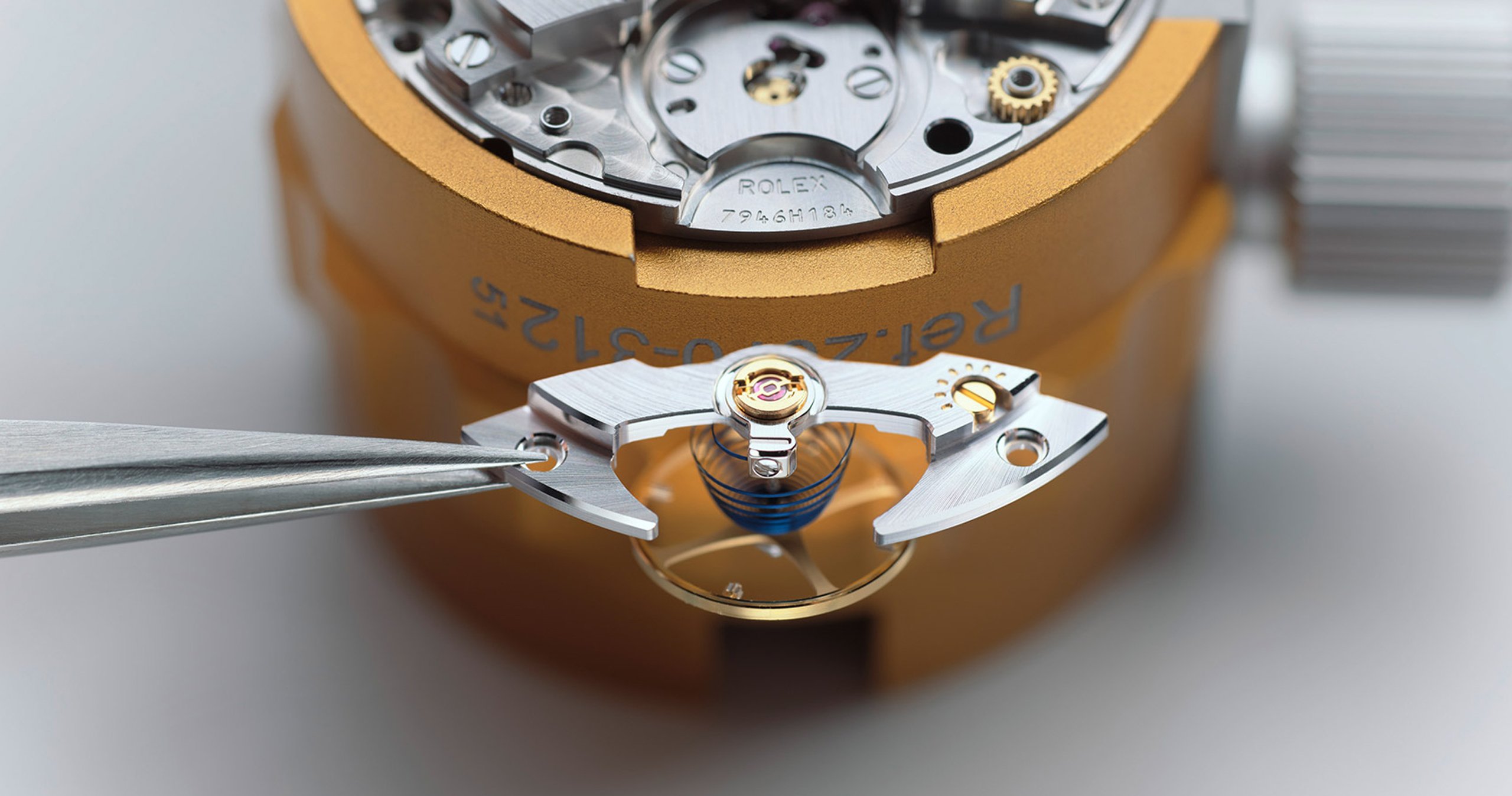 Rolex servicing procedure assembly lubrication of the movement