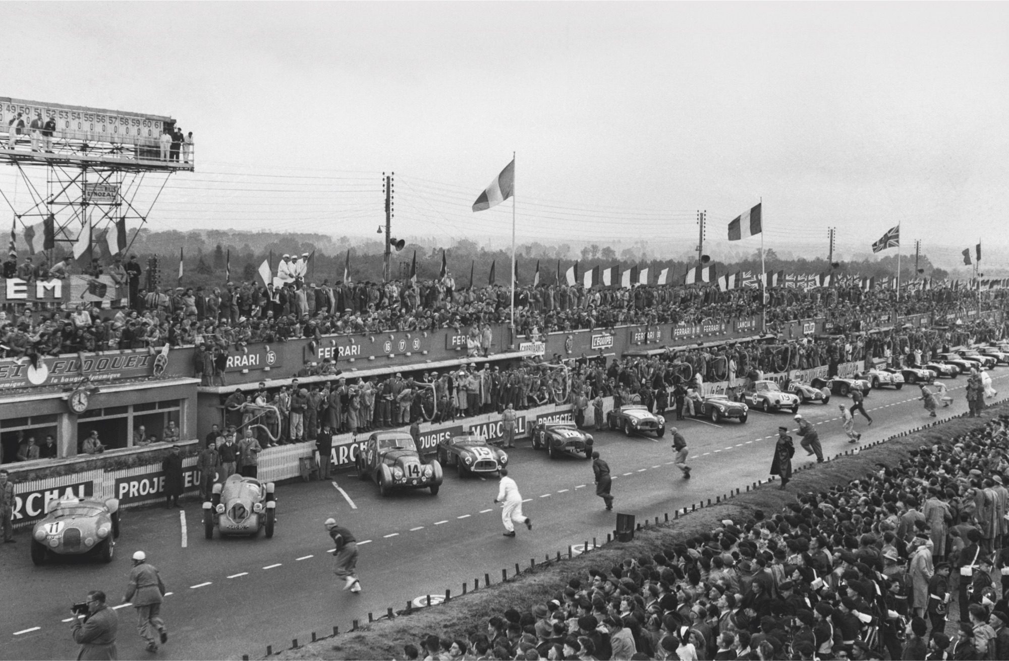 The 24 Hours of Le Mans - David M Robinson