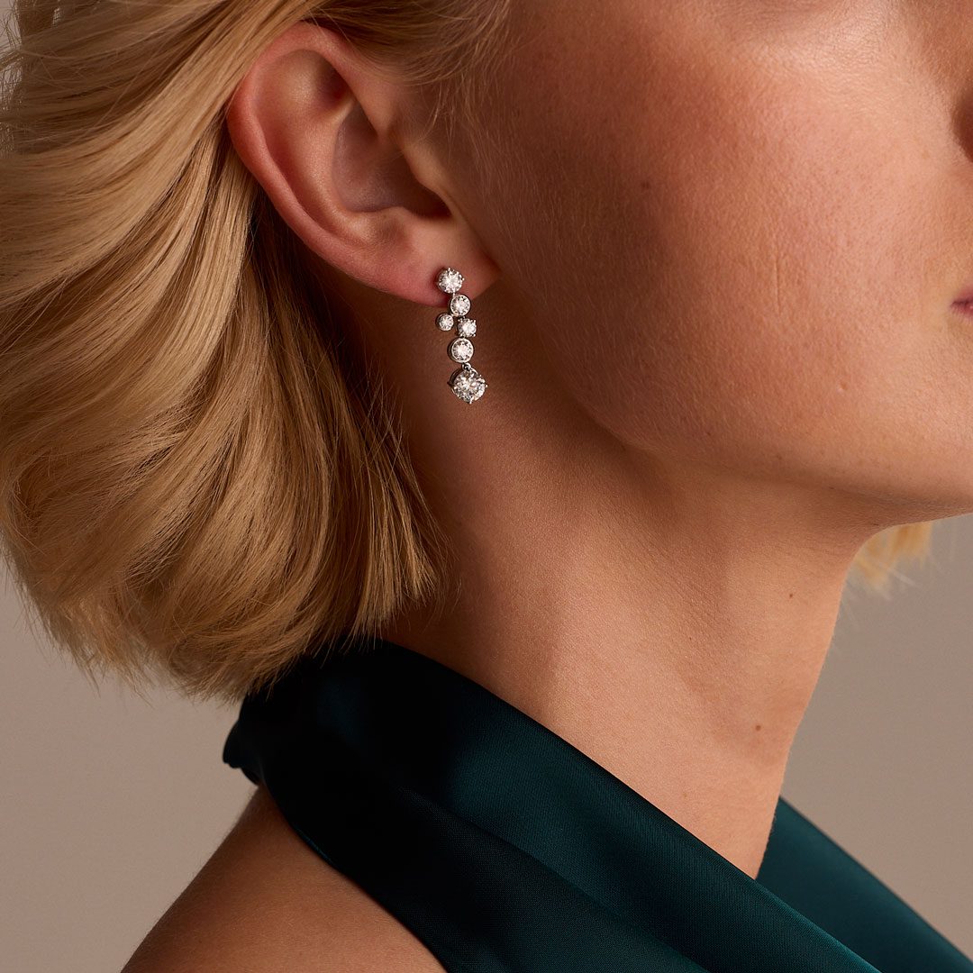 18ct White Gold Round Brilliant Cut Diamond Drop Earrings